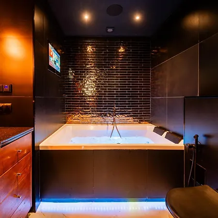 Ans Hanza Tower With Private Jacuzzi - Swimming Pool, Sauna, Jacuzzi, Viewing Terrace